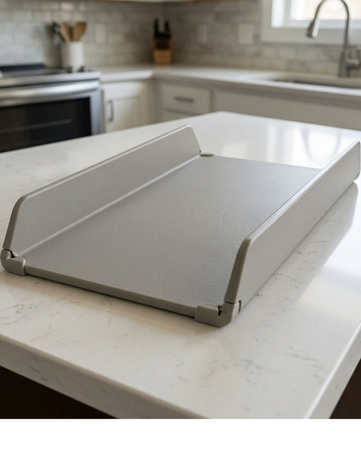 Wvgkn Fold-and-Pour Polypropylene Cutting Board 36 x 25 cm Sand - Lifestyle view